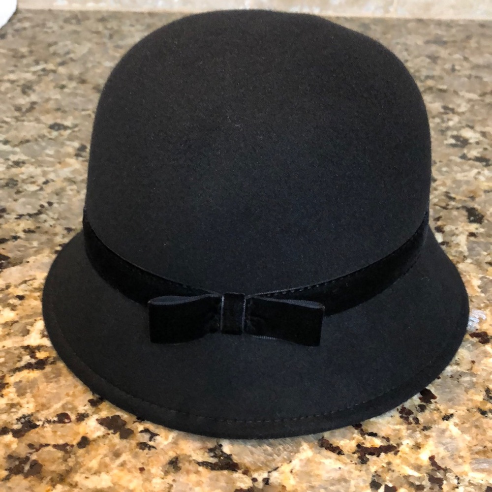 BNWT- Girl’s XS Gymboree Black Hat w/ Bow